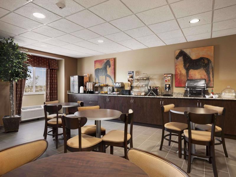 Microtel Inn And Suites Пекос Экстерьер фото