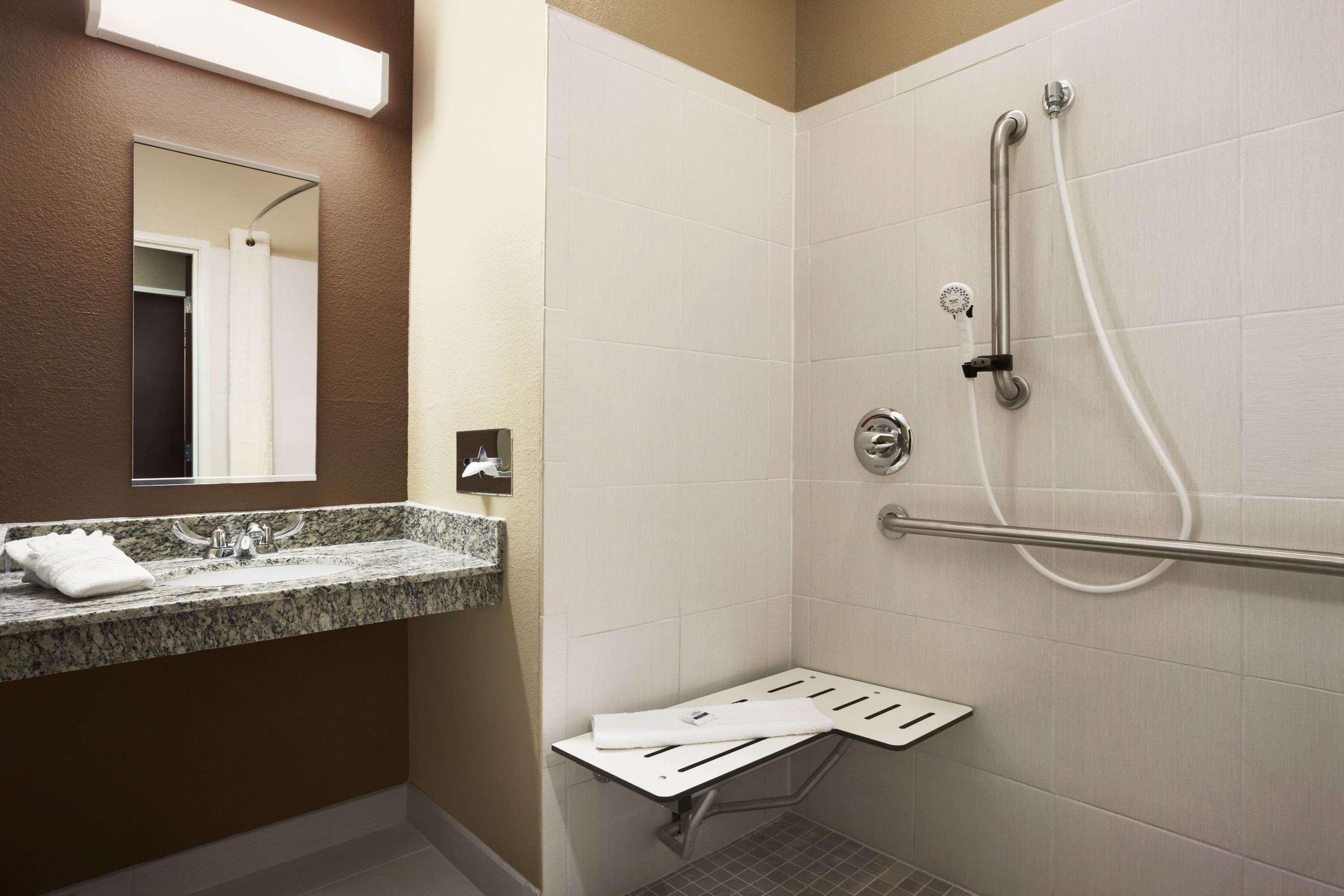 Microtel Inn And Suites Пекос Экстерьер фото